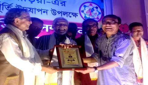 ‘অনুষ্ঠান সঞ্চালক’ হিসেবে সম্মাননা স্মারক পেলেন গৌরাঙ্গ দেবনাথ অপু