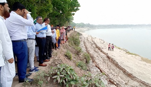 ফরিদপুরে মধুমতির ভাঙন এলাকা পরিদর্শনে পরিকল্পনা মন্ত্রণালয়ের প্রতিনিধি দল