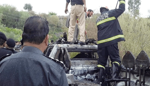 পাকিস্তানে গাড়িতে হামলা, পিটিআই নেতাসহ নিহত ১০