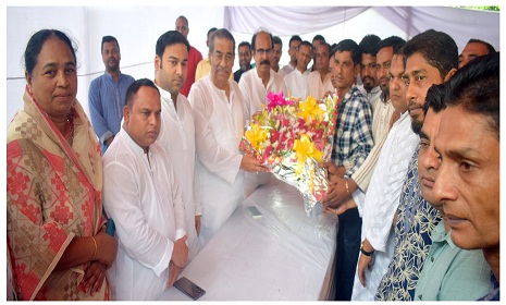 মন্ত্রী আবুল হাসানাত আবদুল্লাহকে আগৈলঝাড়া উপজেলা যুবলীগের নব-নির্বাচিত কমিটির ফুলেল শুভেচ্ছা