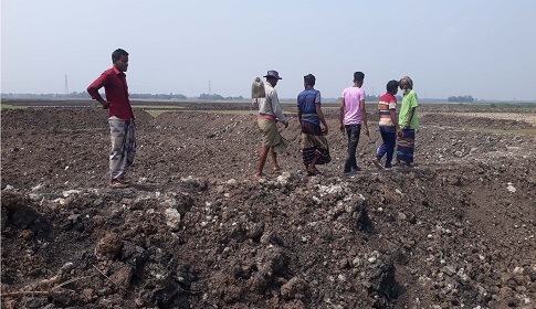 রুটি-রুজি বন্ধের আশঙ্কায় ১৩ গ্রামের জেলে পরিবারের