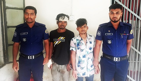 আগৈলঝাড়ায় ছিনতাই করে পালানোর সময় তিন ছিনতাইকারী আটক করে পুলিশে দিয়েছে স্থানীয়রা