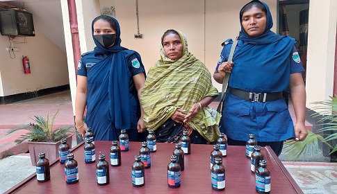 কালীগঞ্জে ফেনসিডিলসহ নারী মাদক ব্যবসায়ী আটক