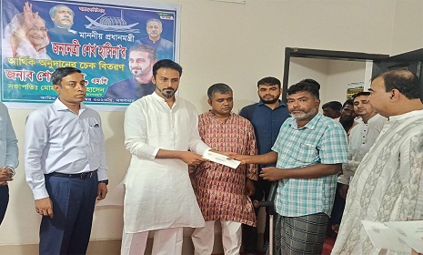 কচুয়ায় প্রধানমন্ত্রীর আর্থিক অনুদানের চেক পেলেন ৪৮ ব্যক্তি