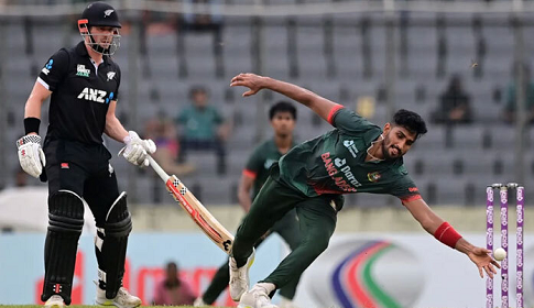 বাংলাদেশকে ২৫৫ রানের লক্ষ্য দিয়ে অলআউট নিউজিল্যান্ড