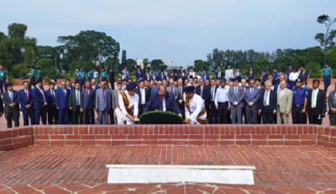 জাতীয় স্মৃতিসৌধে নবনিযুক্ত প্রধান বিচারপতির শ্রদ্ধা 