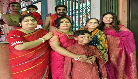 পারিবারিক বন্ধনে বয়ে আসে সুখ