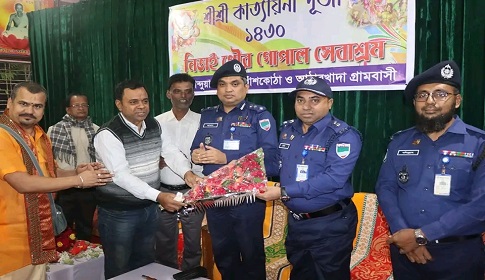 মাগুরায় কাত্যায়নী পূজার মন্ডপ পরিদর্শন করলেন খুলনার অতিরিক্ত ডিআইজি