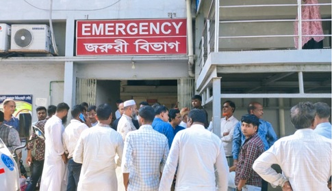 কৃষিমন্ত্রীর সমর্থকদের গাড়ী বহরে ধাক্কা, আহত ১২