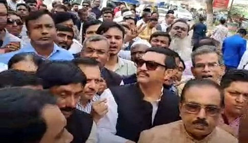 আ'লীগের দলীয় মনোয়নয়ন ফরম জমা দিলেন লাবু চৌধুরী