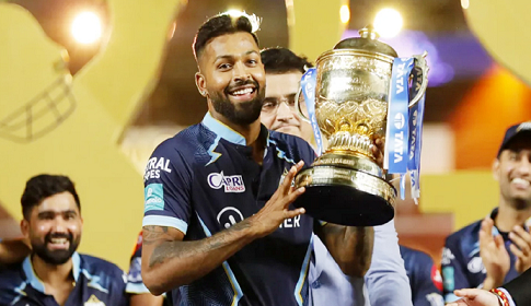 পুরনো দল মুম্বাইয়ে ফিরছেন হার্দিক