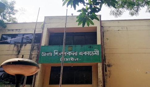 টাঙ্গাইলে অনেক গুরত্বপূর্ণ অফিসে উড়ে না জাতীয় পতাকা