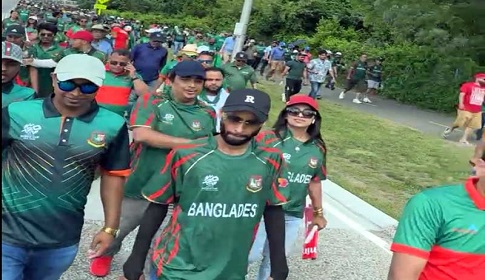 নিউ ইয়র্কে স্টেডিয়াম থেকে বের হয়েই সাকিবকে প্রবাসীদের গালাগাল