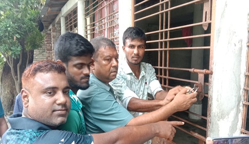 চাটমোহরে মাদকের আখড়া দাবি করে লালন চর্চা কেন্দ্রে তালা