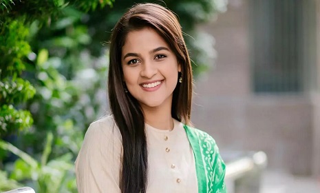 ফেসবুকে ফিরলেন সাদিয়া আয়মান