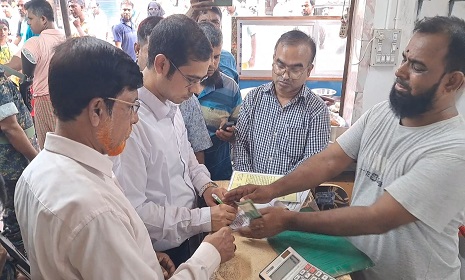 ফরিদপুরে খাবারের হোটেলে ভ্রাম্যমাণ আদালতের অভিযান ও জরিমানা
