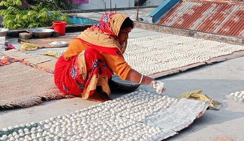 যে গ্রামে যুগ যুগ ধরে তৈরি হয় কুমড়ো বড়ি