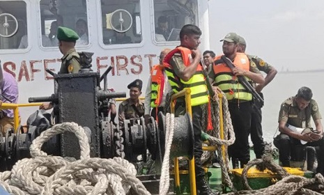 সমুদ্রে ভাসমান গুদামে পণ্য মজুদের বিরুদ্ধে সাঁড়াশি অভিযান