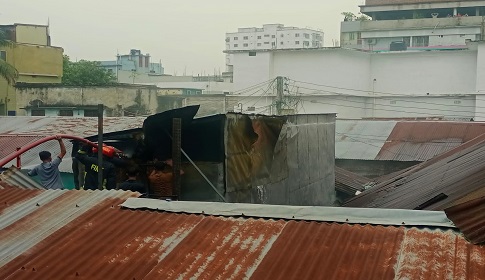 যশোর বড়বাজারে ভয়াবহ অগ্নিকাণ্ড, পুড়ে ছাই দু’টি দোকান