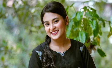 শুটিং অসমাপ্ত রেখে ঢাকায় ফিরলেন তটিনী