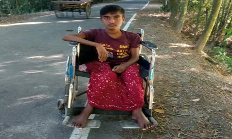 নাজমুলকে বাঁচাতে মানুষের দ্বারে দ্বারে ঘুরছে অসহায় বাবা-মা