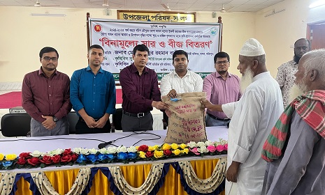 সালথায় বিনামুল্যে ধানের বীজ, সার ও নারিকেল চারা বিতরণ