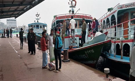 উত্তাল পদ্মা দৌলতদিয়া-পাটুরিয়া রুটে লঞ্চ চলাচল বন্ধ