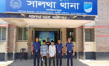 সালথায় ইয়াবাসহ দুই যুবক আটক