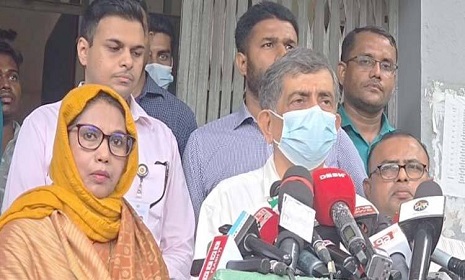 ‘সব পরীক্ষার্থীর মুখে মাস্ক দেখছি, করোনা-ডেঙ্গু নিয়ে ভয় নেই’