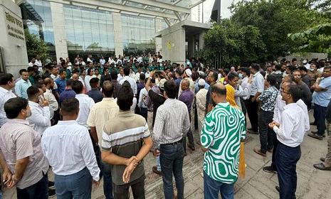 কমপ্লিট শাটডাউন কর্মসূচি চলছে এনবিআর কর্মকর্তা-কর্মচারীদের