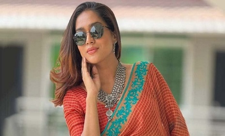 চলচ্চিত্র অনুদান কমিটি ছাড়লেন মম