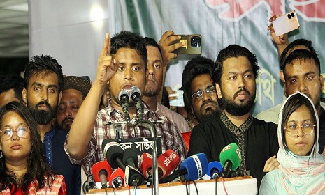 সাংবাদিকদের হুমকি দিলেন হাসনাত আব্দুল্লাহ