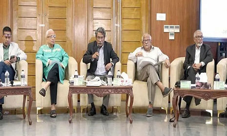 ‘অনেক কিছু বাদ দিয়েই এগোচ্ছি’