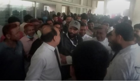 সাতক্ষীরা আদালতে হাজির হয়ে জামিন নিলেন ৩২ সাংবাদিক