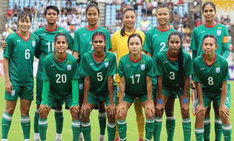 নারী ফুটবলারদের জন্য ৫০ লাখ টাকা পুরস্কার ঘোষণা ক্রীড়া উপদেষ্টার