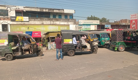 কানাইপুরে সরকারি জায়গায় অবৈধ দোকান, স্ট্যাম্পের মাধ্যমে ক্রয়-বিক্রয়