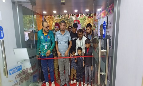 মহম্মদপুরের নহাটা বাজারে প্রিন্স টেলিকমে ভিভো শোরুমের উদ্বোধন