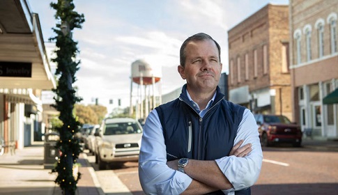 কোম্পানি বিক্রির ২৪০ মিলিয়ন ডলার কর্মীদের বোনাস দিলেন মালিক  