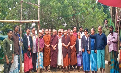 কাপ্তাইয়ে সম্প্রীতির অনন্য উদাহরণ মসজিদ ও চিৎমরম বিহারের সহাবস্থানে নির্মিত হচ্ছে তোরণ