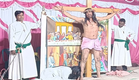 গোপালগঞ্জে জাঁকজমকপূর্ণ আয়োজনে বড়দিন উদযাপন