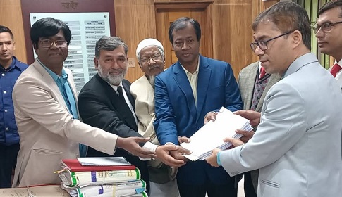 নড়াইল- ২ আসনে স্বতন্ত্র প্রার্থী হিসেবে মনোনয়নপত্র জমা দিলেন মনিরুল ইসলাম 