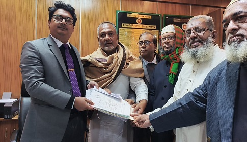 শেষ দিনে এসএম জিলানির মনোনয়নপত্র জমা