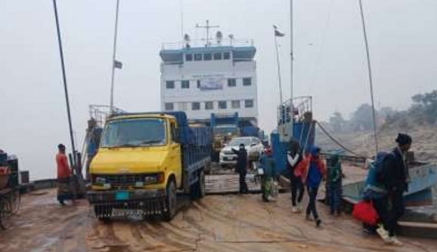 ১২ ঘণ্টা পর দৌলতদিয়া-পাটুরিয়া ফেরি চলাচল স্বাভাবিক