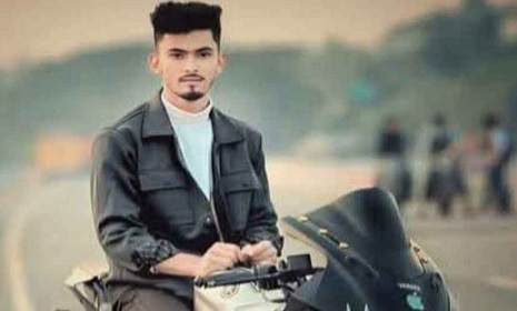 ঘোড়দৌড় দেখে বাড়ি ফিরছিল ফাহিম, সড়কে ঝরলো প্রাণ