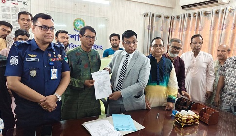 ঝিনাইদহ জেলা পরিষদের প্রশাসক হিসেবে দ্বায়িত্ব গ্রহণ করলেন এম এ মজিদ