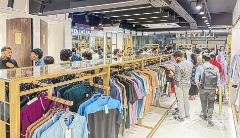 দক্ষিণ বনশ্রীতে ইল্লিয়ীনের ফ্ল্যাগশিপ স্টোরের যাত্রা শুরু