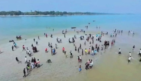 মধুমতির বুকে হাজারো ভ্রমণ পিপাসুর ভিড়