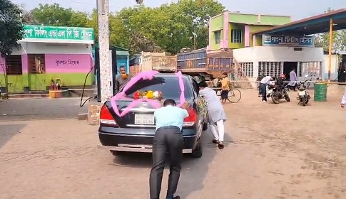 রাজবাড়ীর পাম্পগুলোতে তেল সরবরাহ বন্ধ, ভোগান্তিতে কর্মস্থলে ফেরা মানুষ 