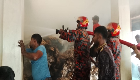 সালথা বাজারে ভয়াবহ অগ্নিকাণ্ডে ২৫ লক্ষাধিক টাকার ক্ষতি 