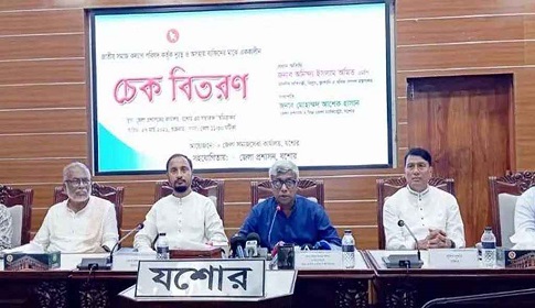 ‘এই মুহূর্তে জ্বালানি তেলের মূল্যবৃদ্ধির পরিকল্পনা নেই’ 